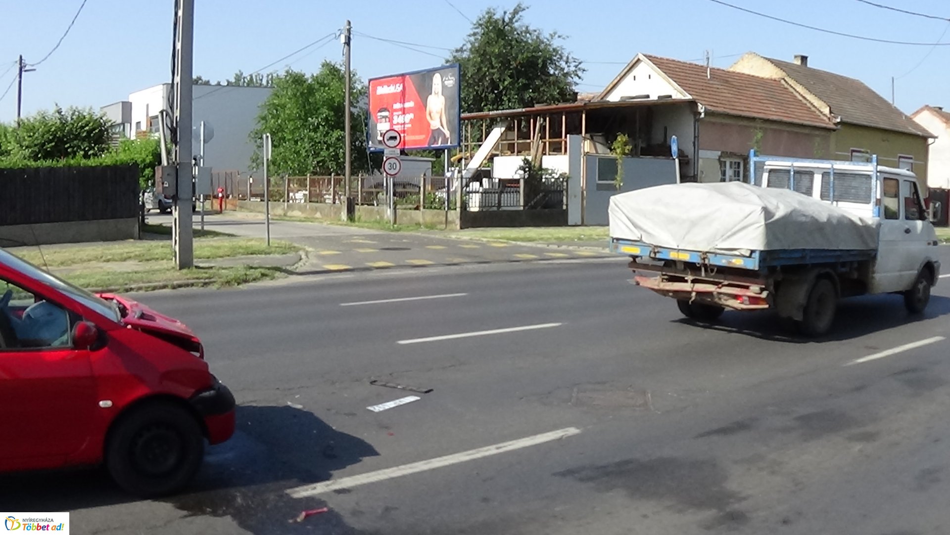 Ráfutásos baleset történt az Orosi úton