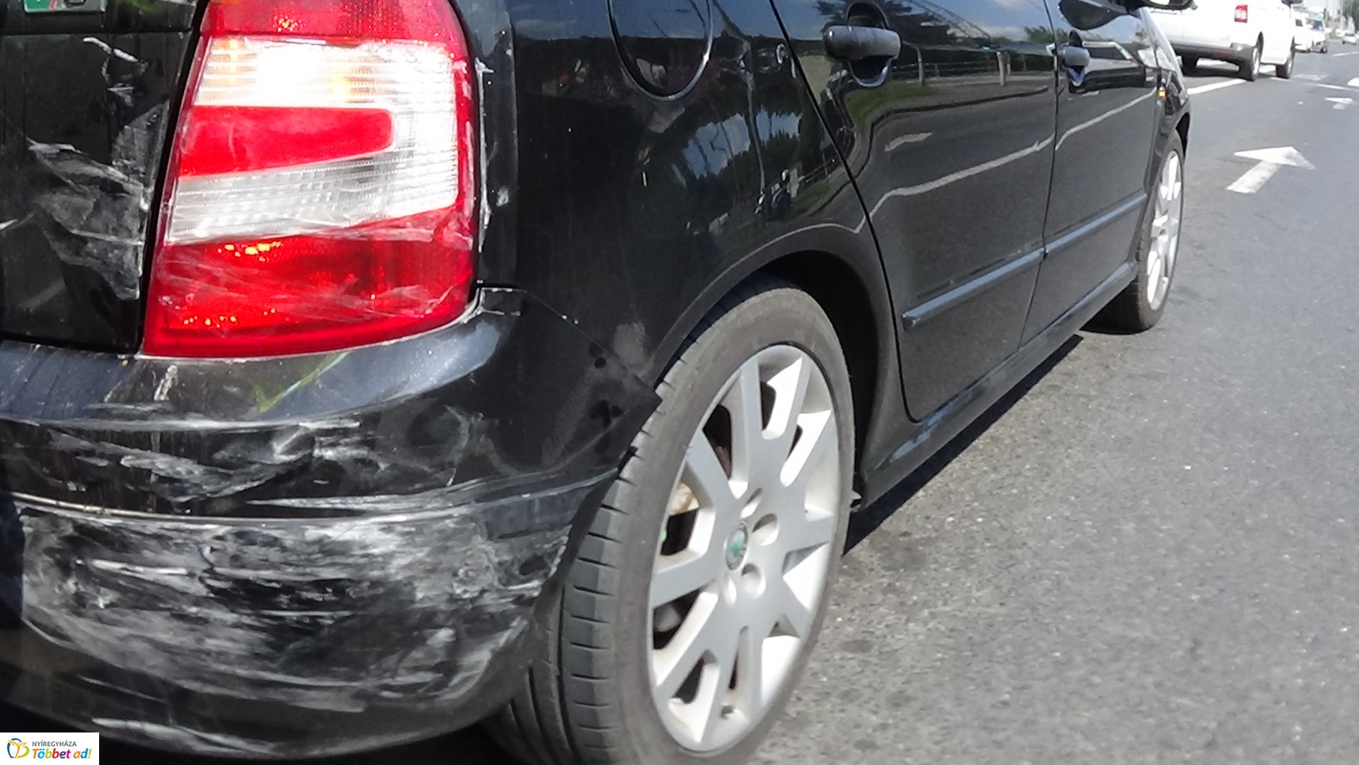 Ráfutásos baleset történt péntek délelőtt a Debreceni úton