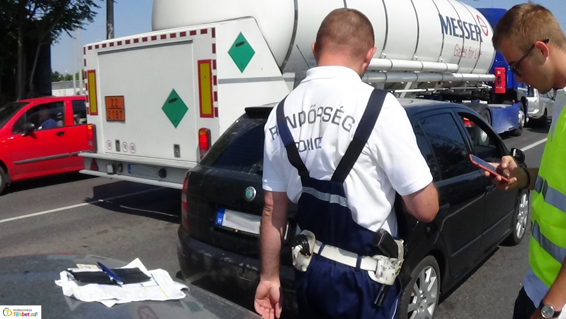 Ráfutásos baleset történt péntek délelőtt a Debreceni úton