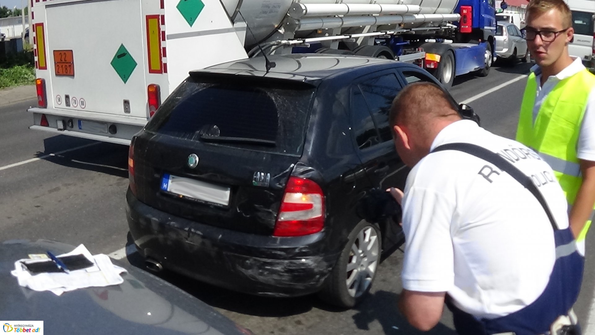 Ráfutásos baleset történt péntek délelőtt a Debreceni úton