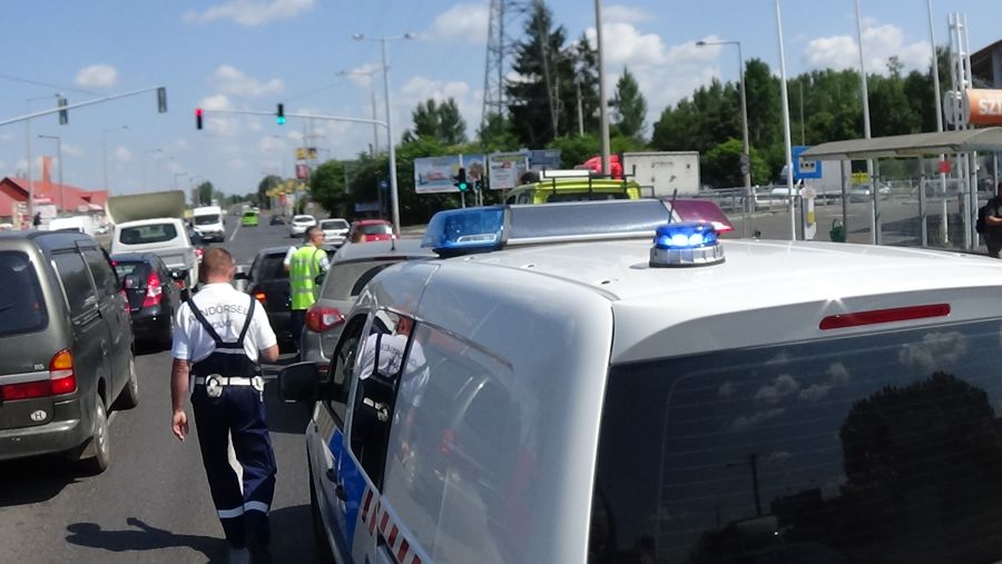 Ráfutásos baleset történt péntek délelőtt a Debreceni úton