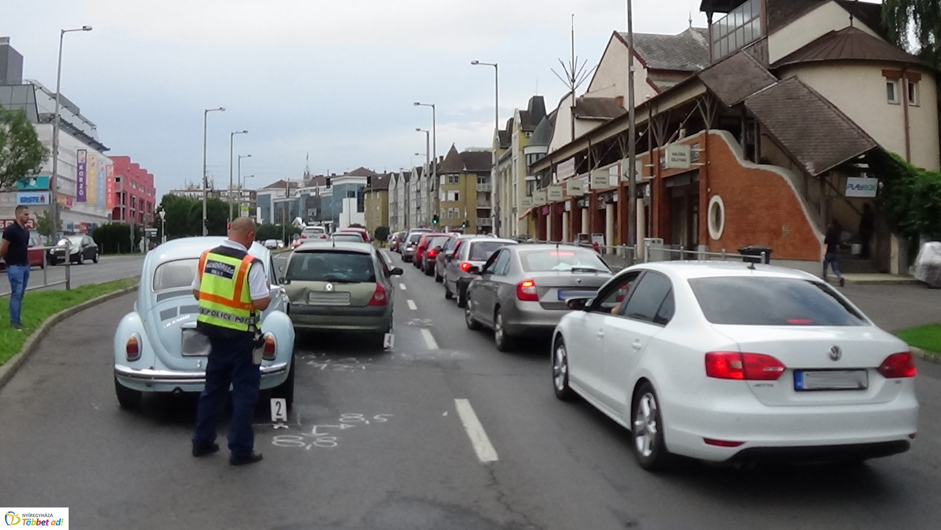 Ráfutásos baleset történt péntek délután a Vay Ádám körúton