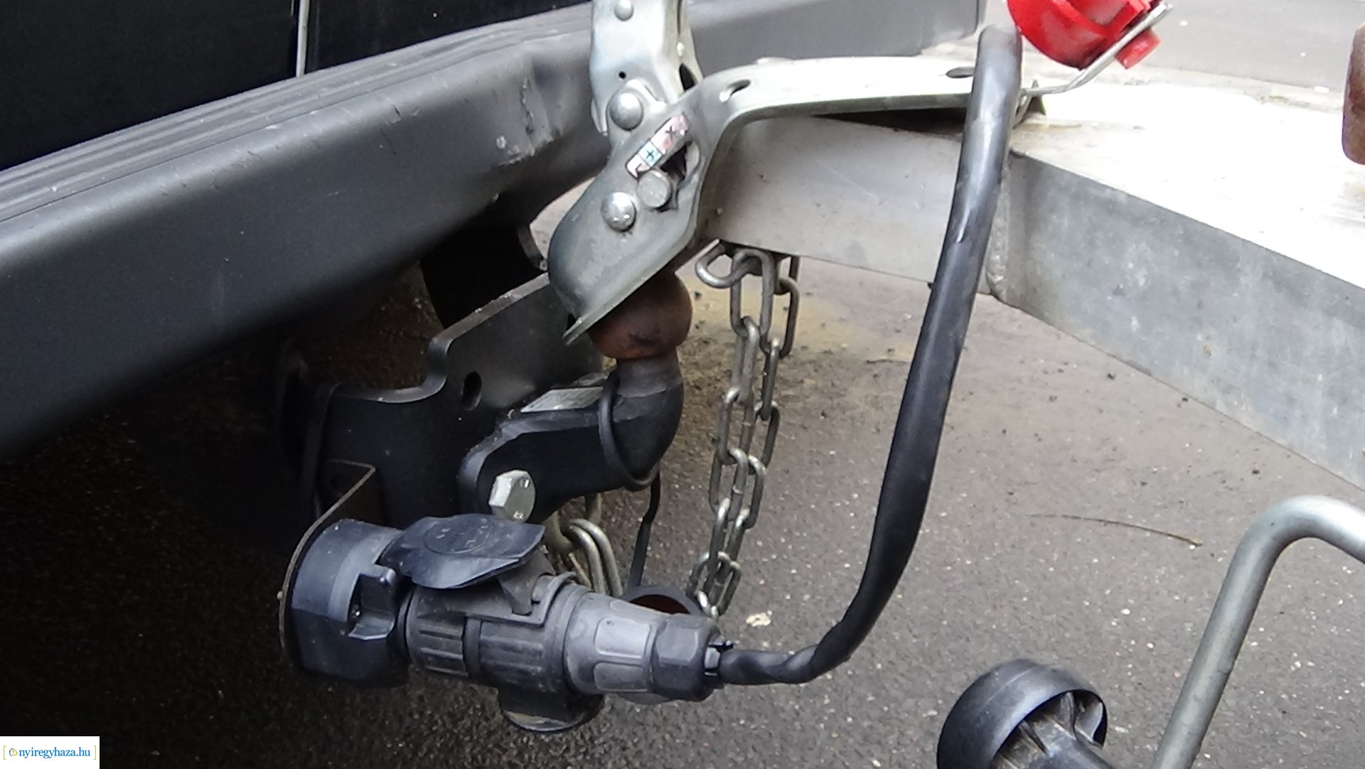 Ráfutásos baleset történt szerda dél körül a Szent István utcán