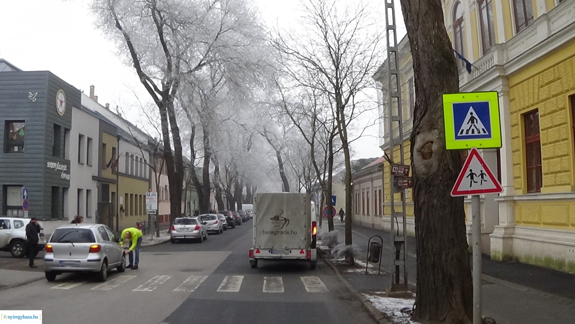 Ráfutásos baleset történt szerda dél körül a Szent István utcán