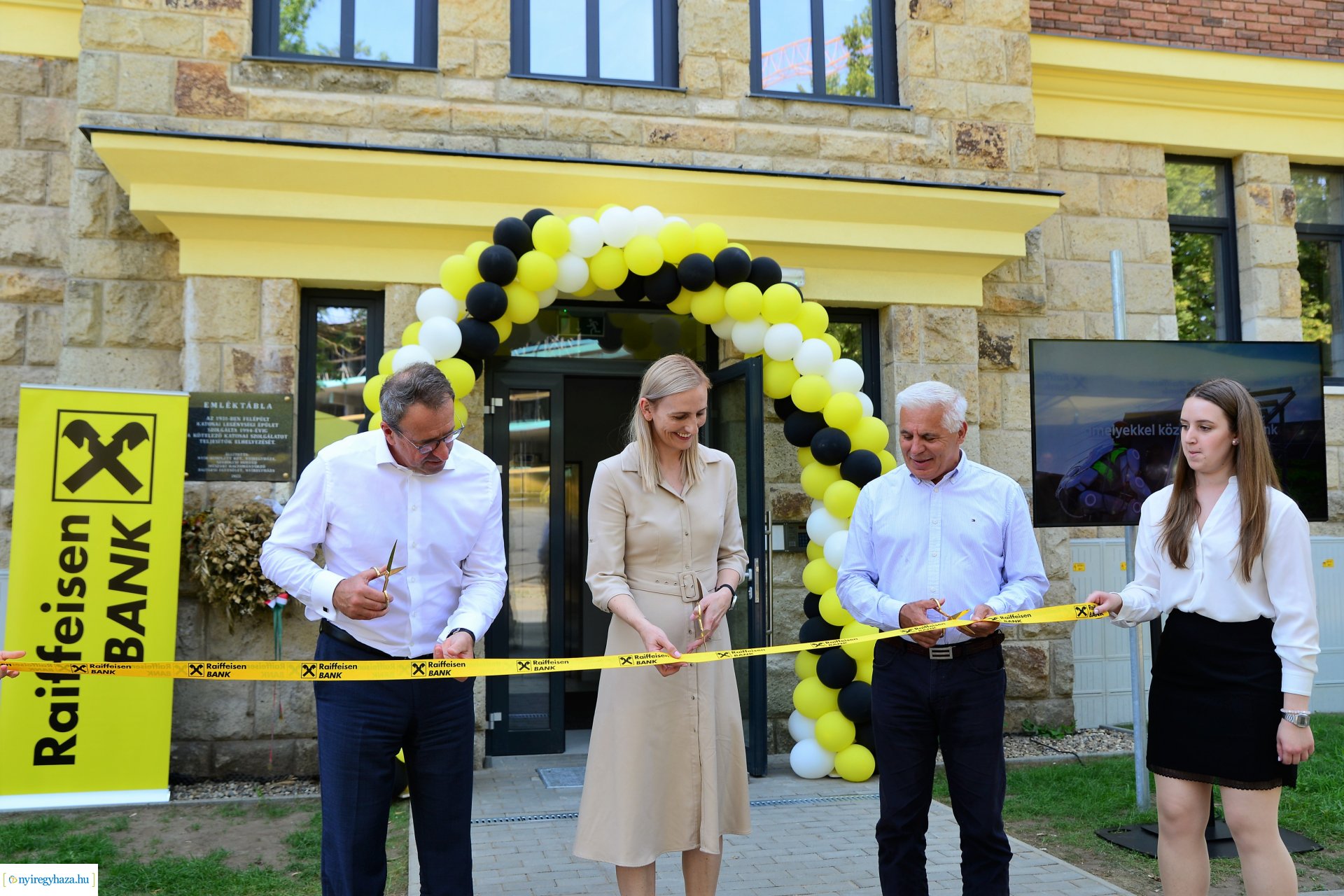 Raiffeisen Bank szolgáltató központ átadás