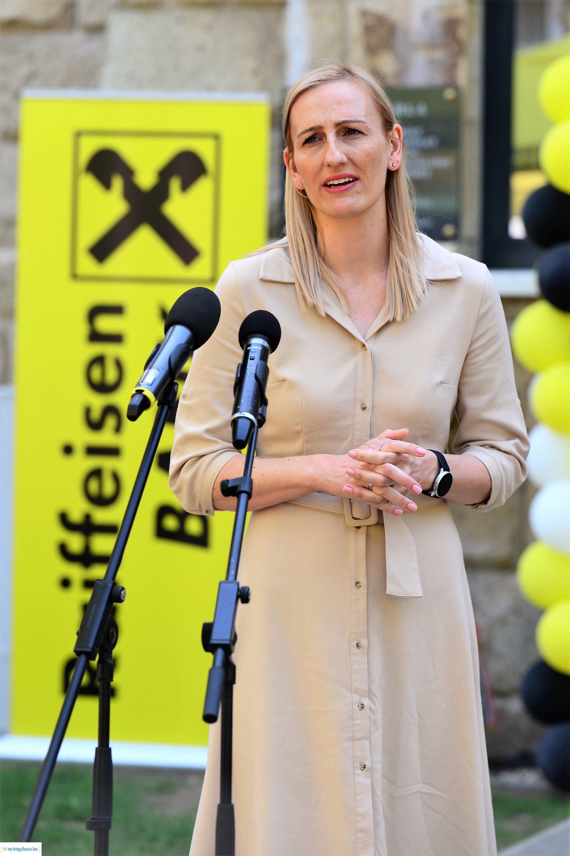 Raiffeisen Bank szolgáltató központ átadás