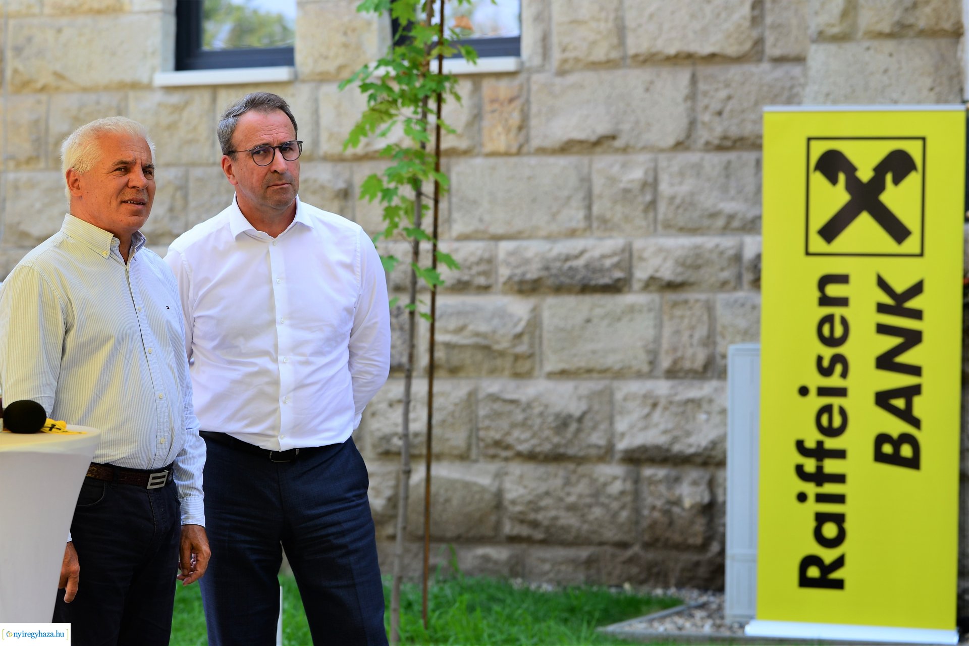 Raiffeisen Bank szolgáltató központ átadás