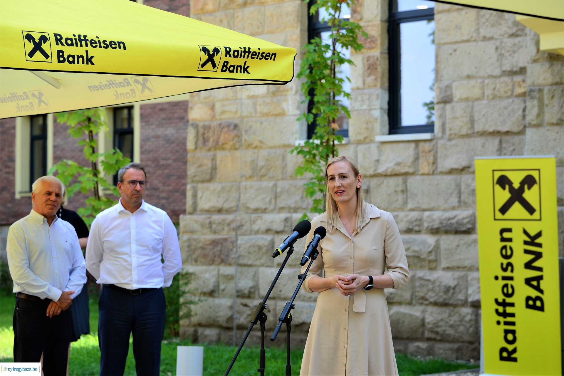 Raiffeisen Bank szolgáltató központ átadás