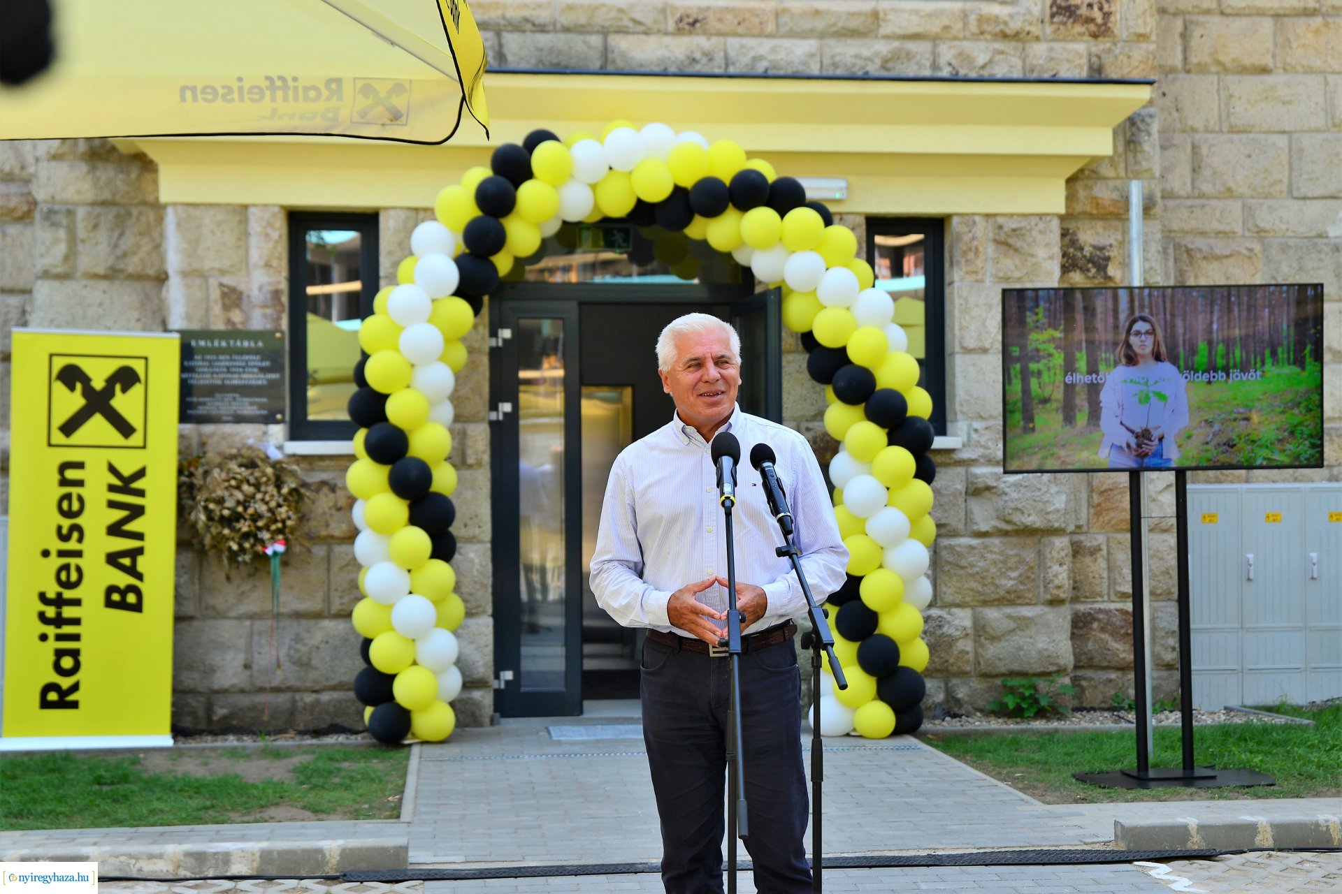 Raiffeisen Bank szolgáltató központ átadás