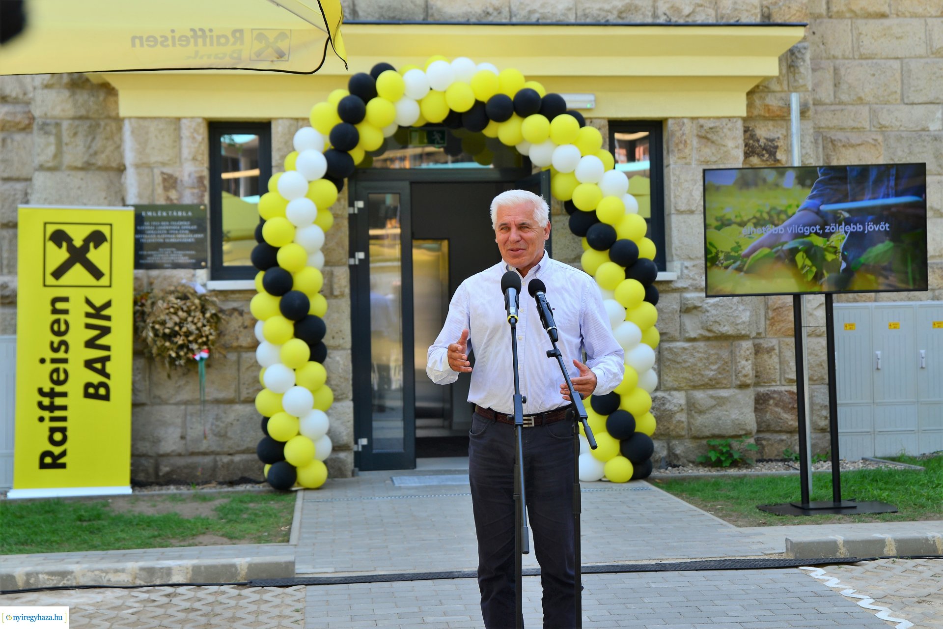 Raiffeisen Bank szolgáltató központ átadás