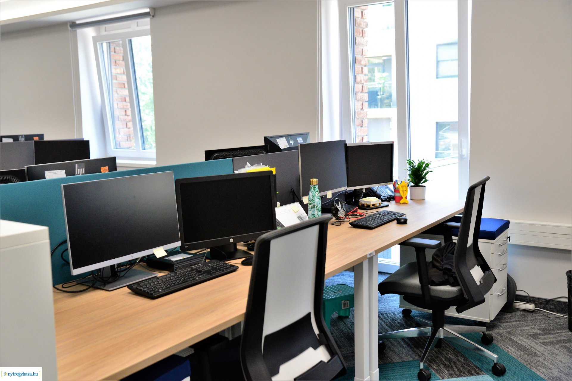 Raiffeisen Bank szolgáltató központ átadás