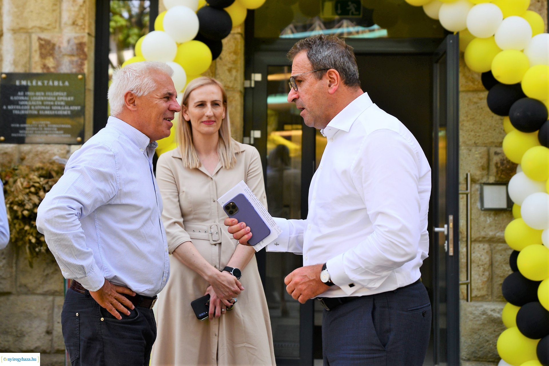 Raiffeisen Bank szolgáltató központ átadás