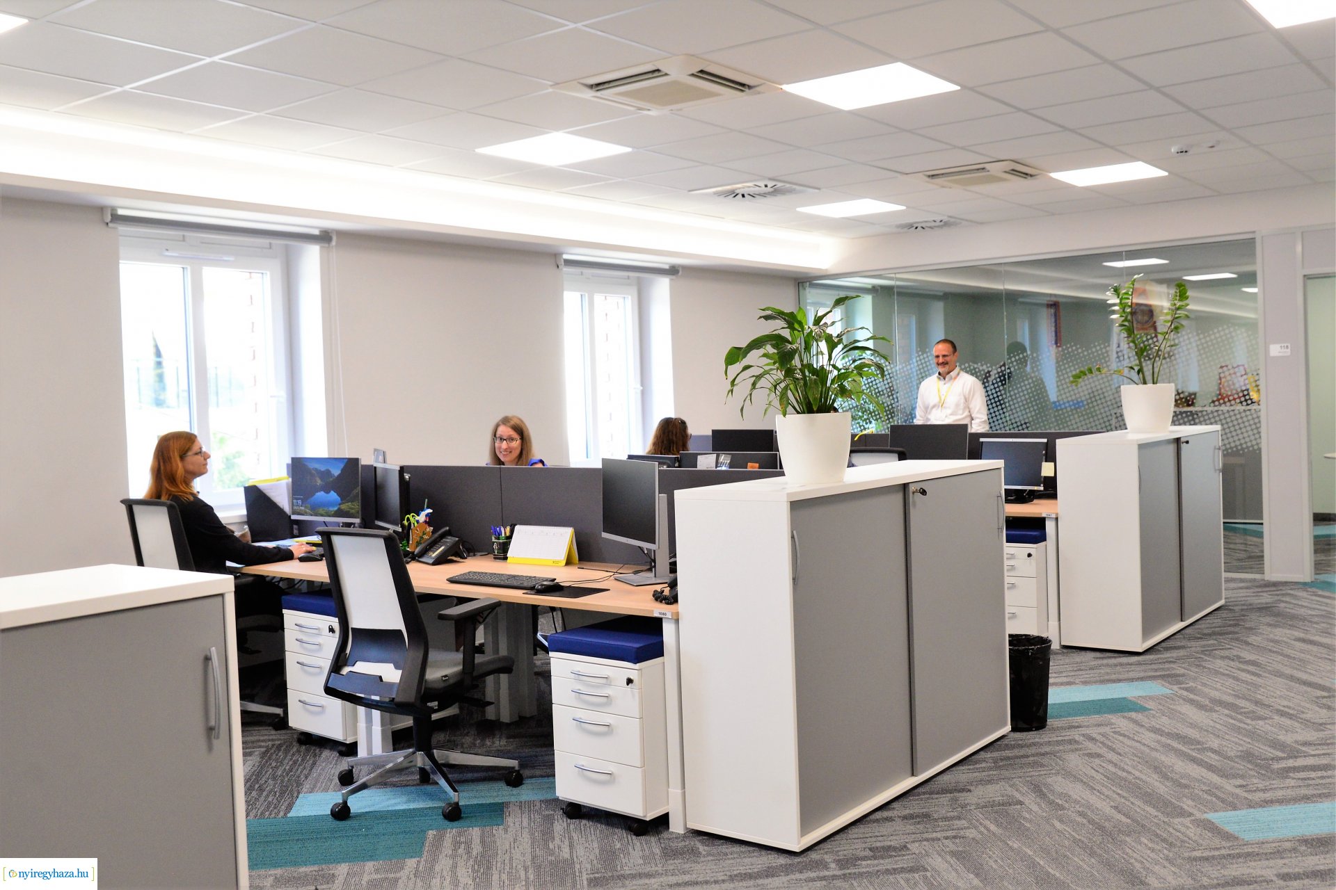 Raiffeisen Bank szolgáltató központ átadás