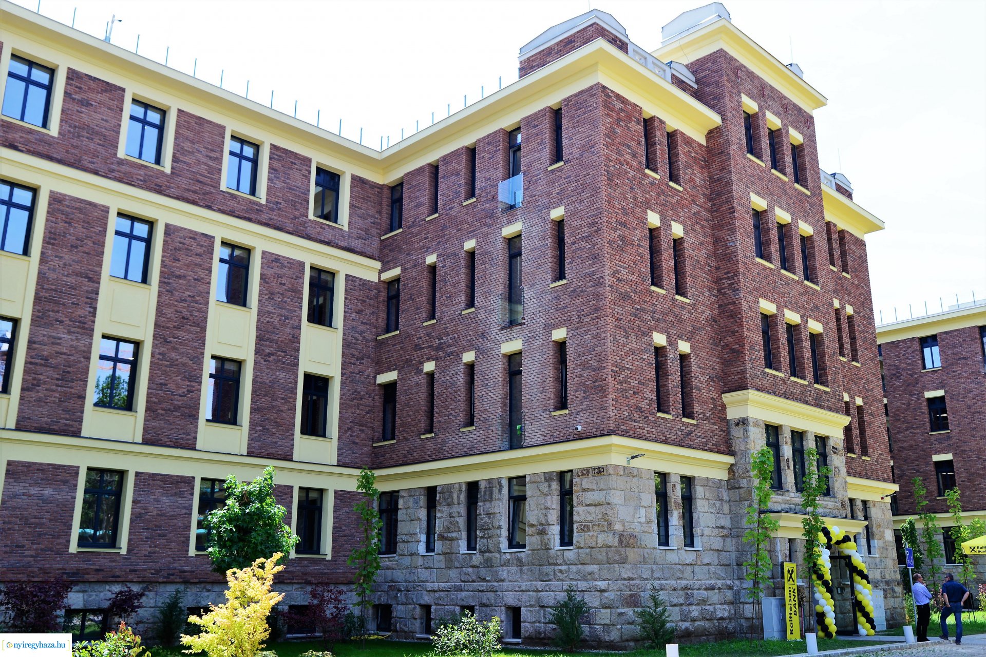 Raiffeisen Bank szolgáltató központ átadás