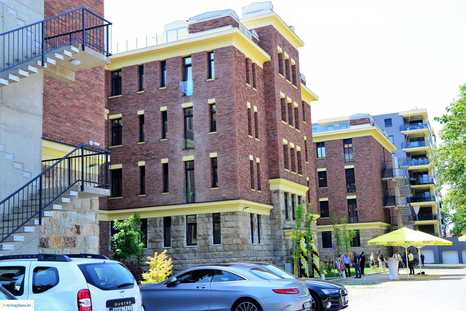 Raiffeisen Bank szolgáltató központ átadás