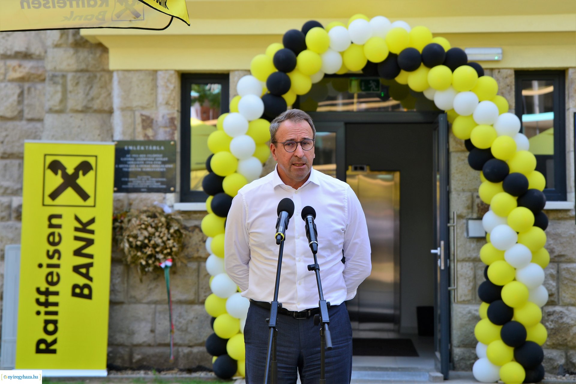 Raiffeisen Bank szolgáltató központ átadás