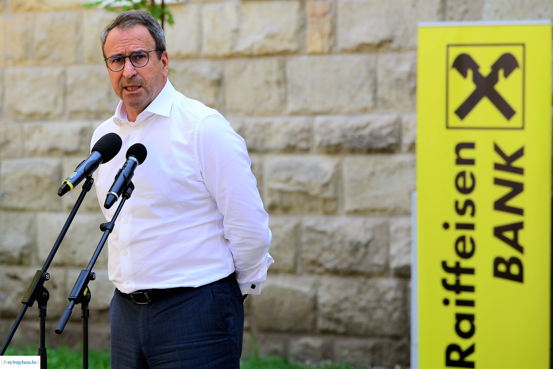 Raiffeisen Bank szolgáltató központ átadás