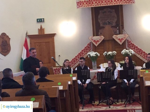 Református magyar költők istenes verseit adták elő vasárnap a Sóstói Millennium Református Templomban