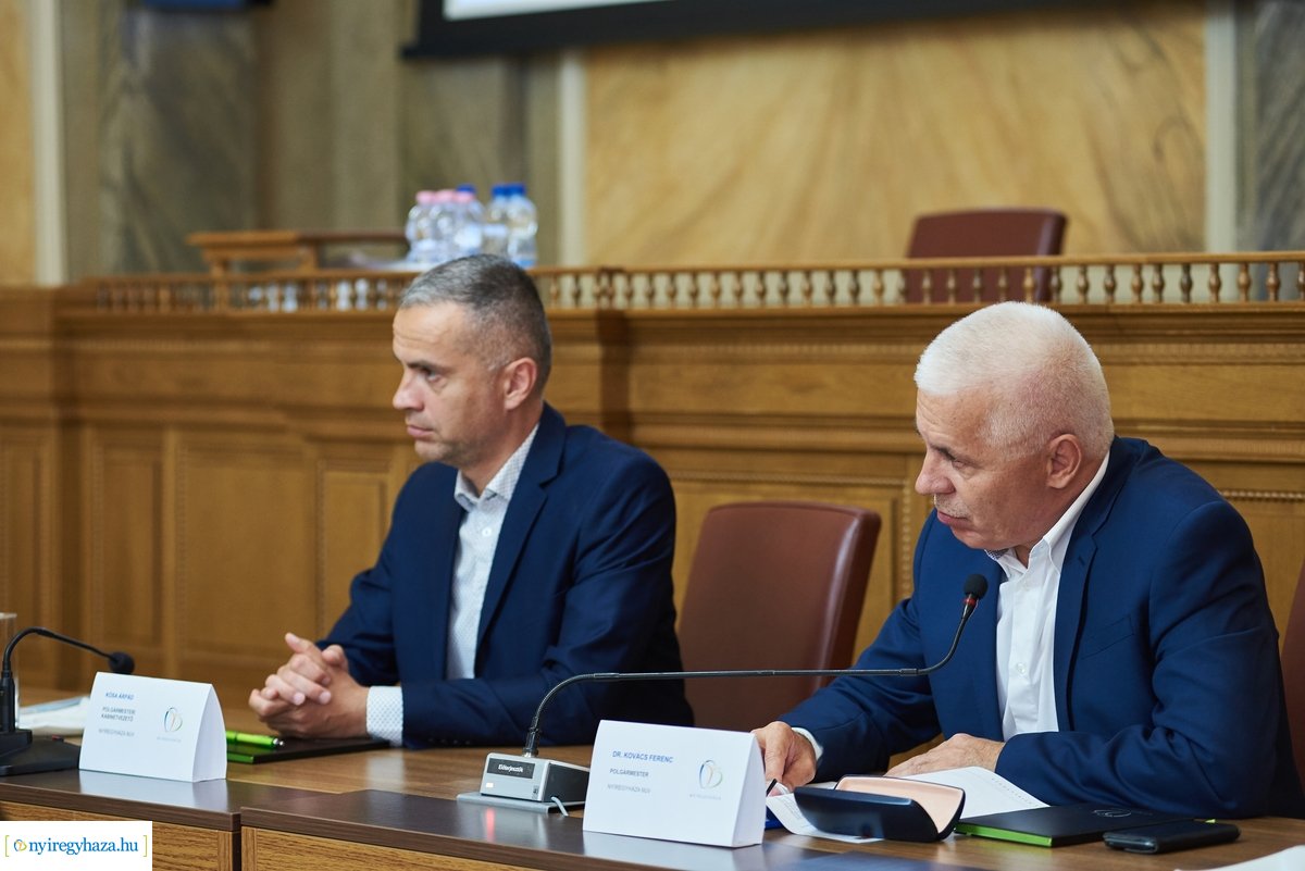 Regionális konferencia a Városházán