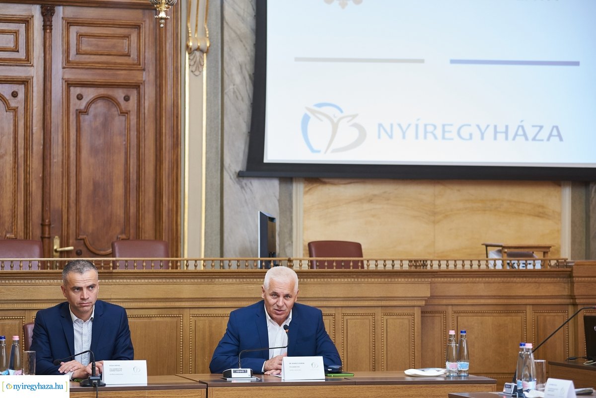 Regionális konferencia a Városházán