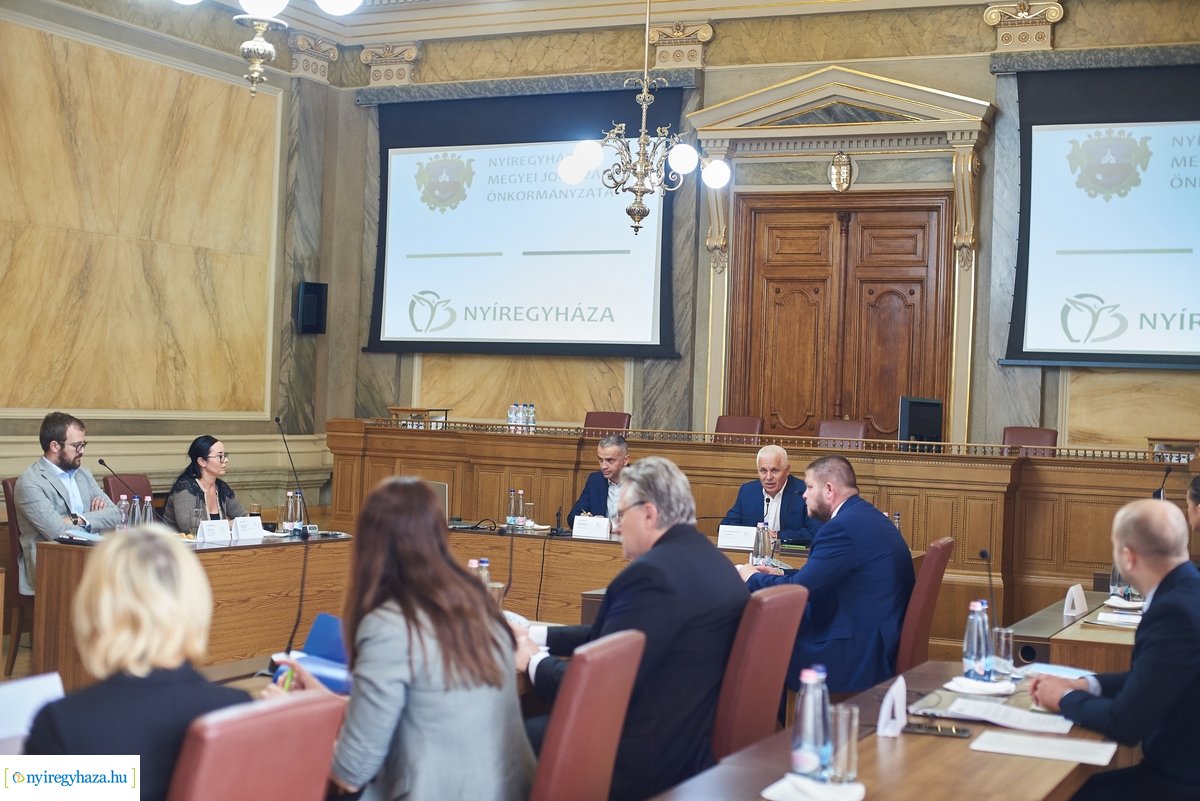 Regionális konferencia a Városházán