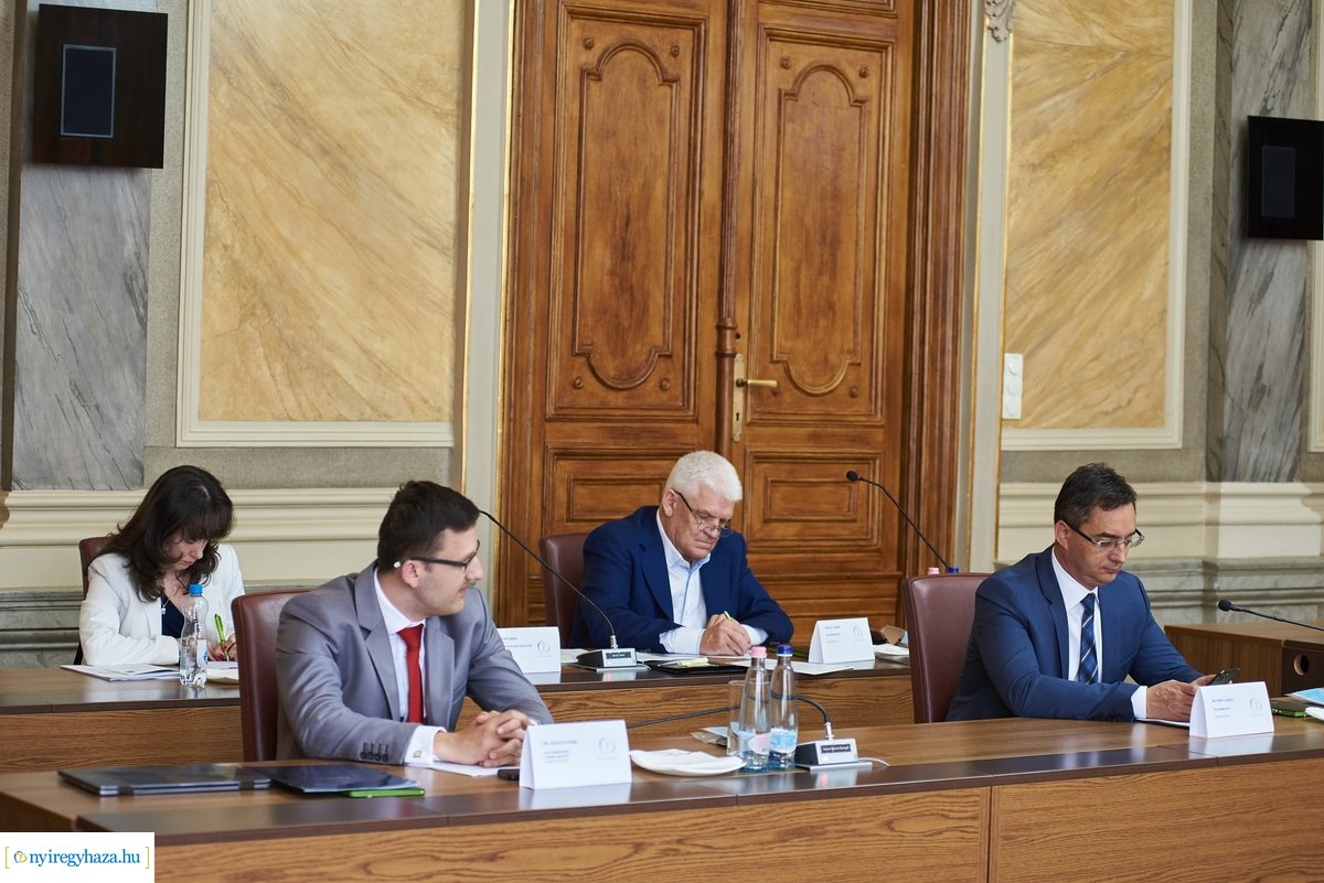 Regionális konferencia a Városházán