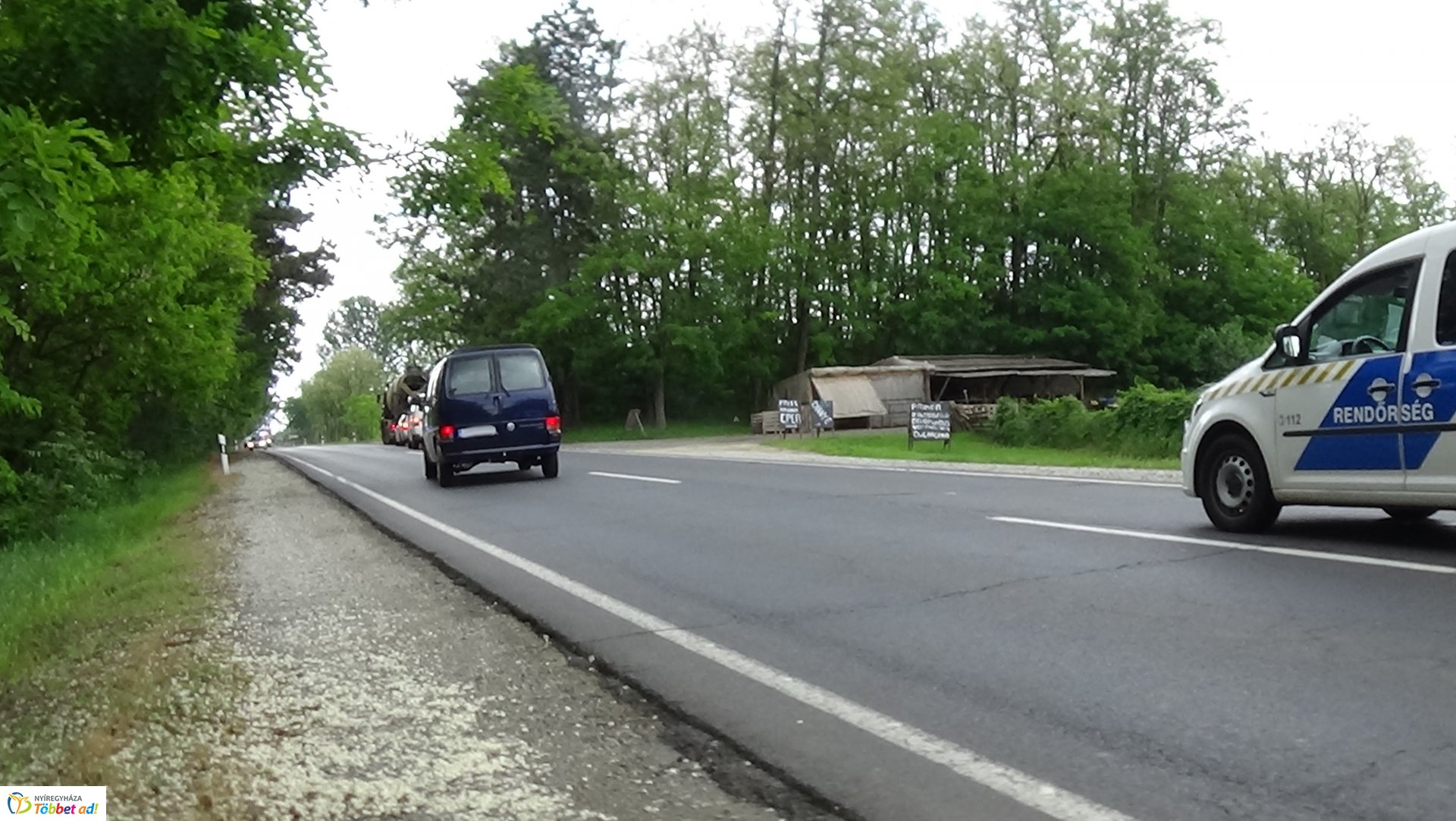 Rendőrautóval ütközött