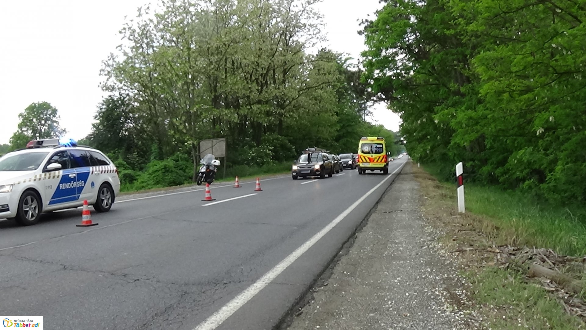 Rendőrautóval ütközött