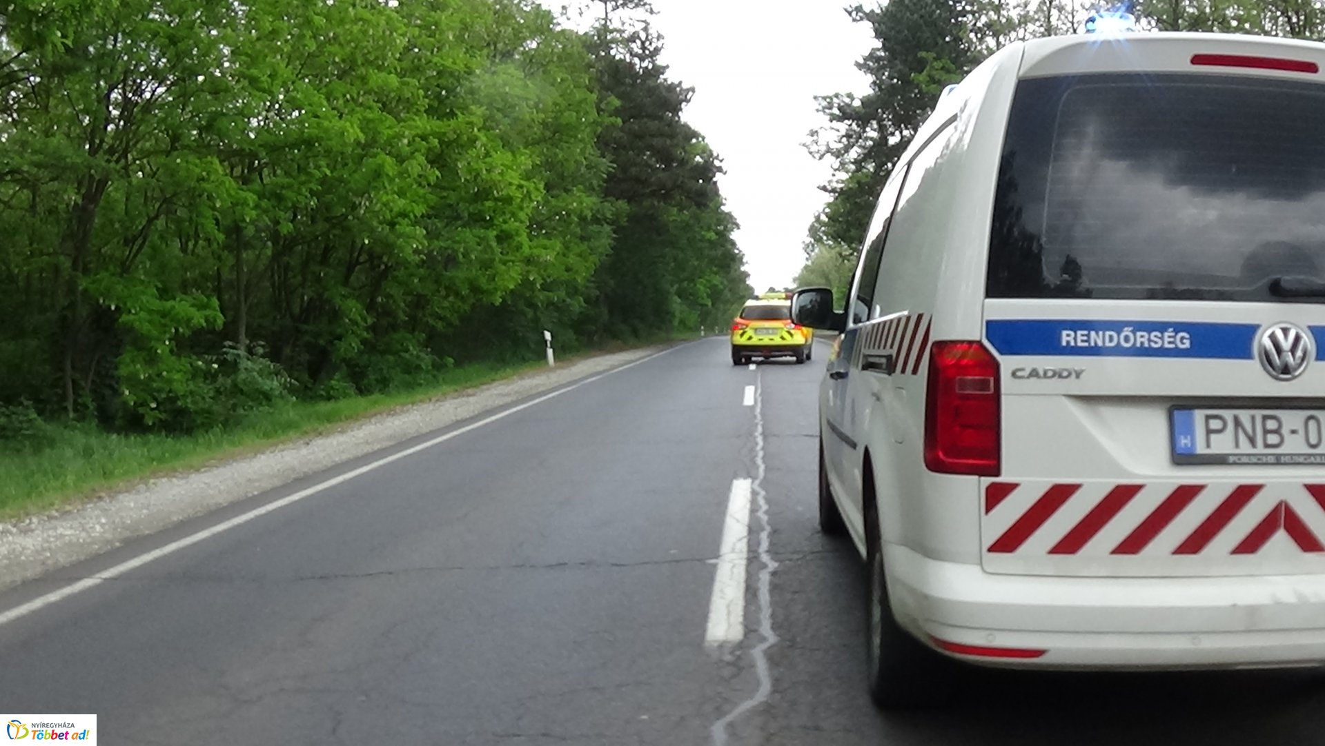 Rendőrautóval ütközött