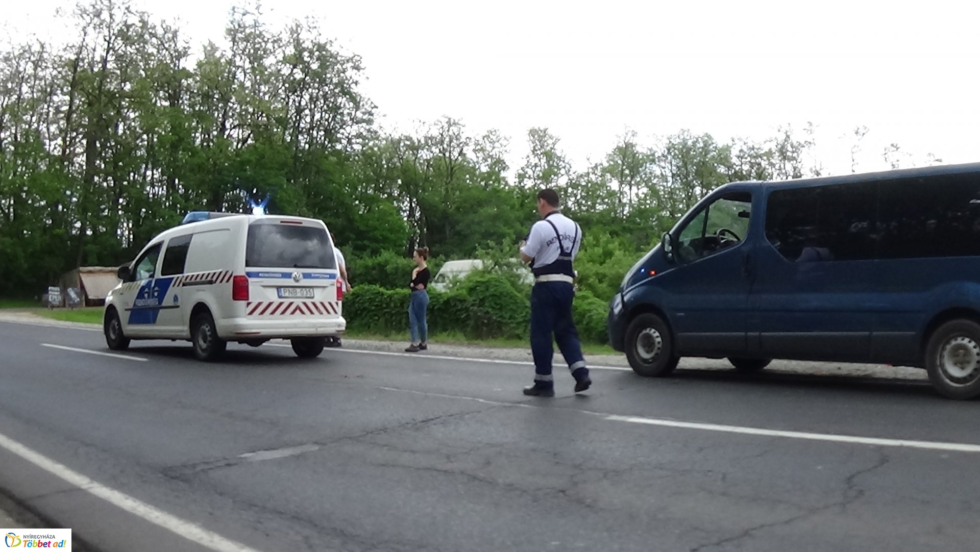 Rendőrautóval ütközött