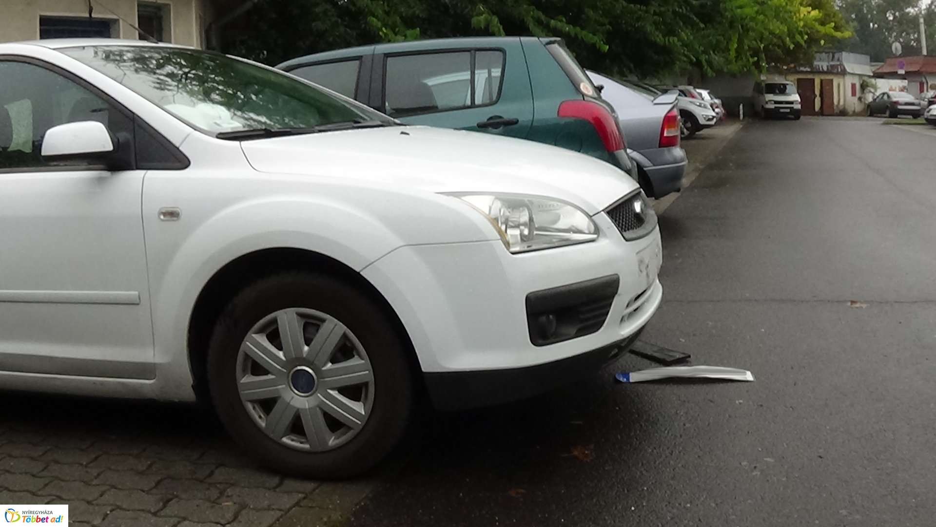 Rendszámtábla tört az Állomás téren