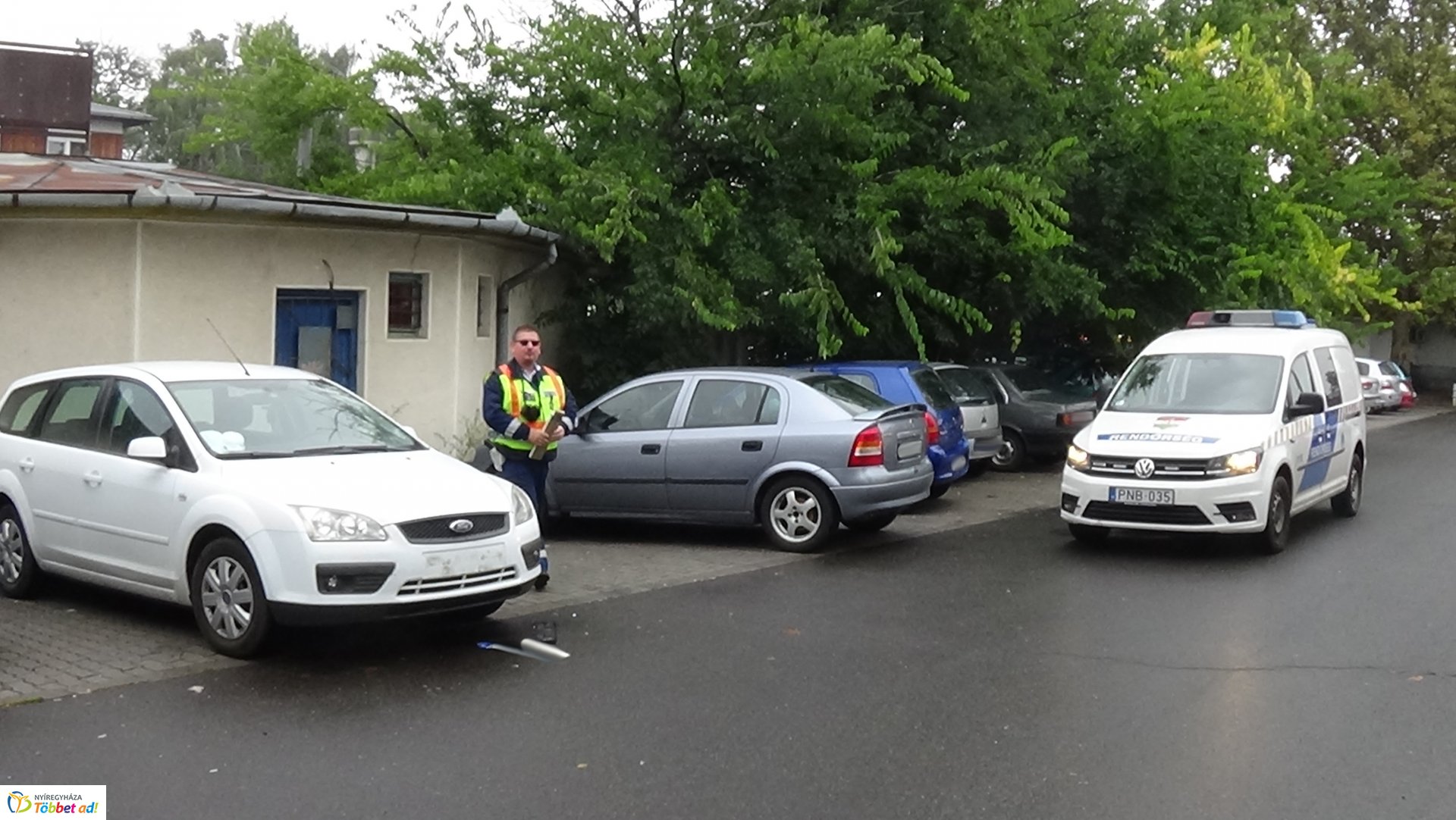 Rendszámtábla tört az Állomás téren