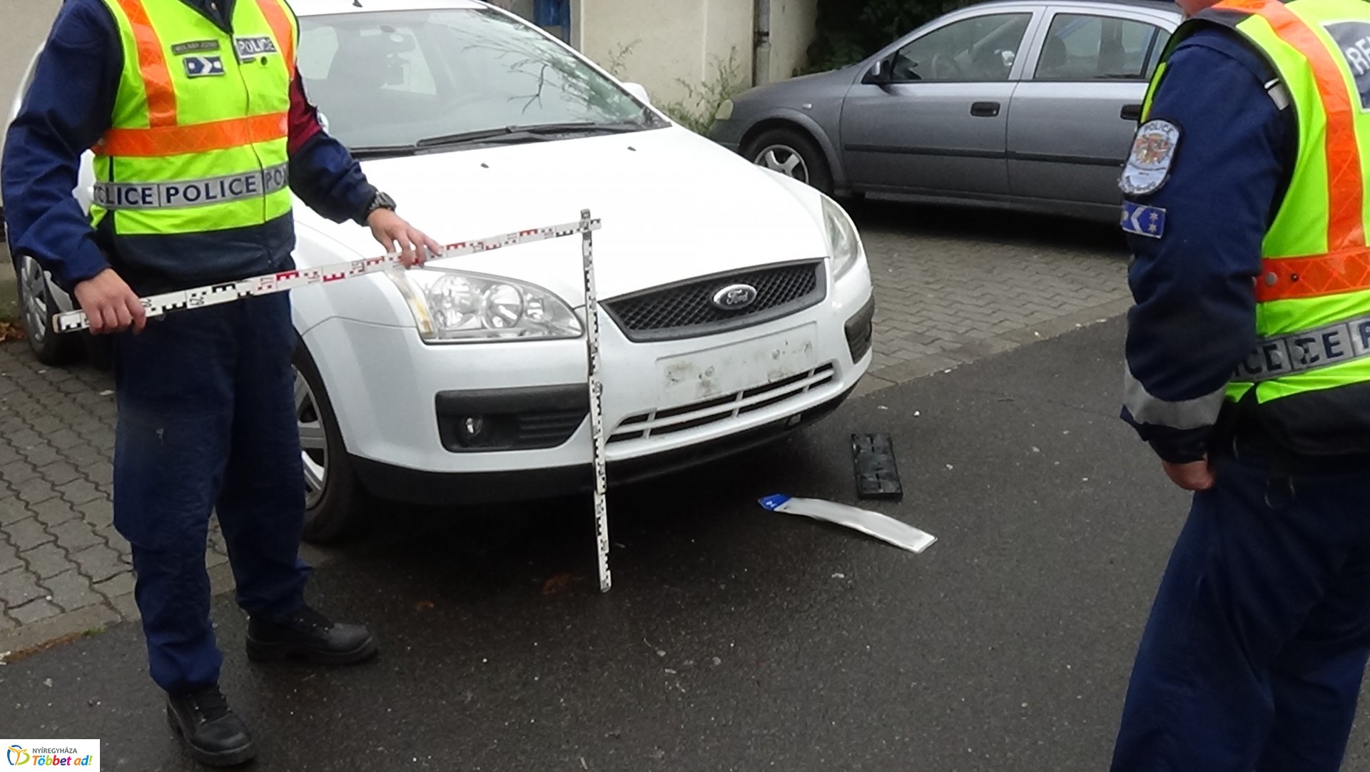 Rendszámtábla tört az Állomás téren