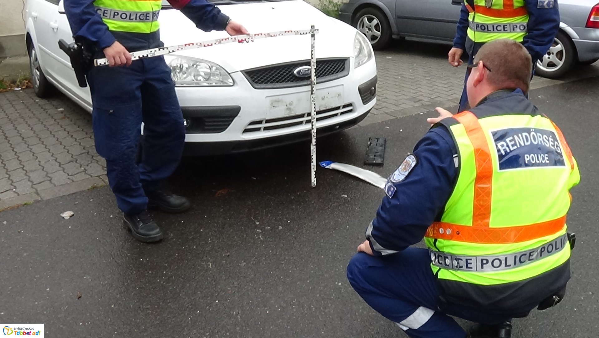 Rendszámtábla tört az Állomás téren