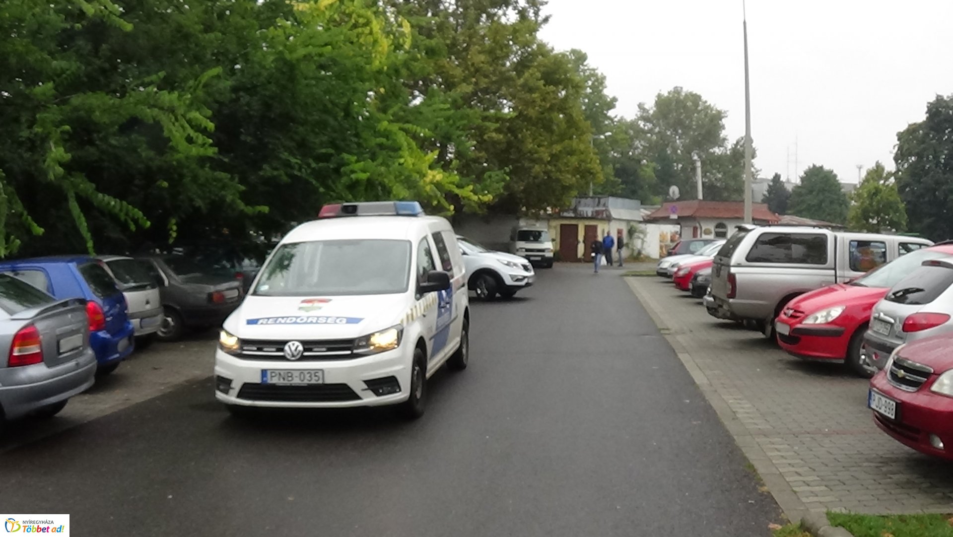 Rendszámtábla tört az Állomás téren