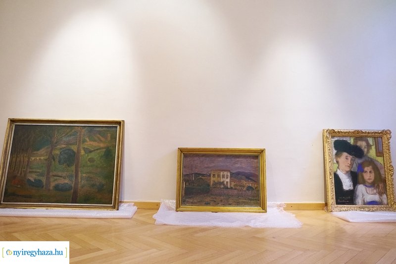 Rippl-Rónai festmények érkeztek