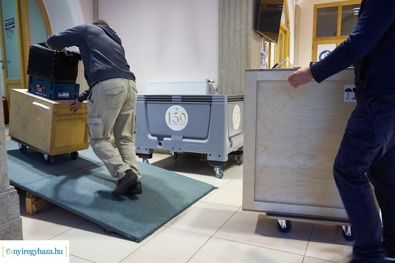 Rippl-Rónai festmények érkeztek