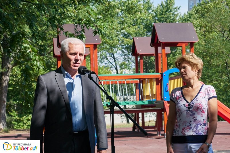 Robinson domb átadó