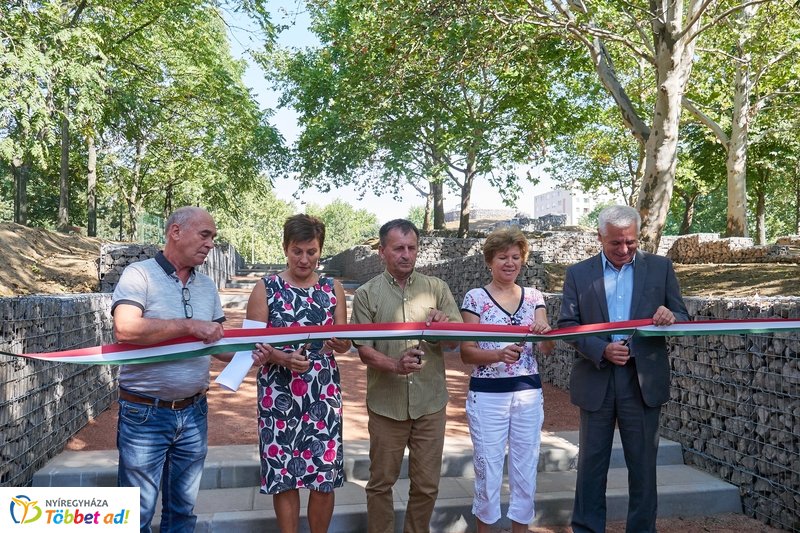 Robinson domb átadó