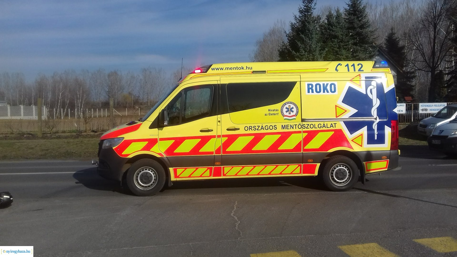 Robogó és személyautó ütközött a Kemecsei úton