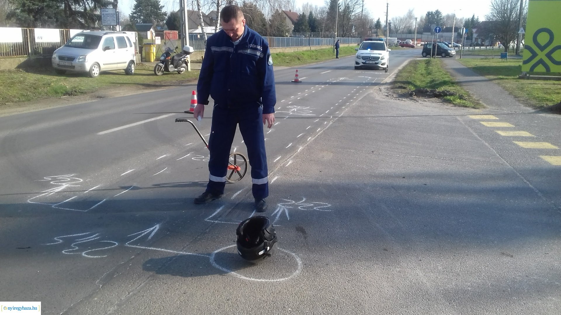 Robogó és személyautó ütközött a Kemecsei úton