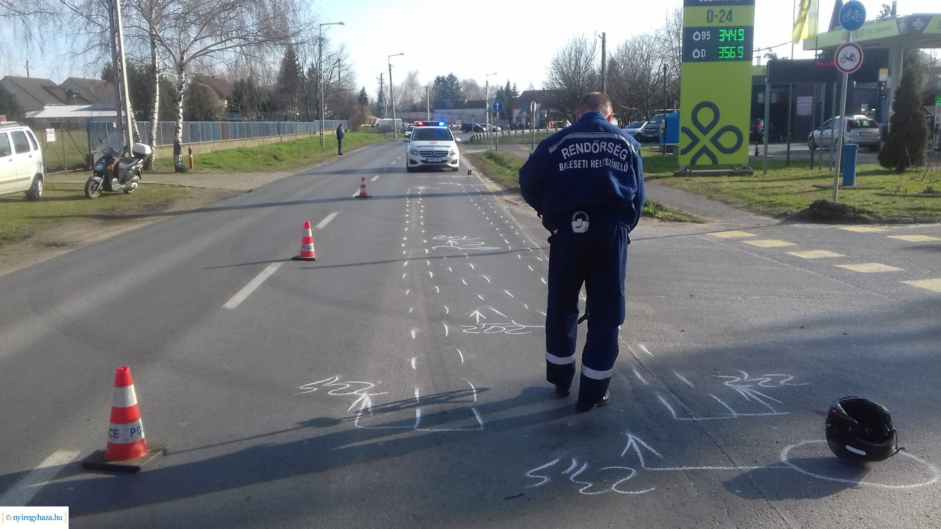 Robogó és személyautó ütközött a Kemecsei úton