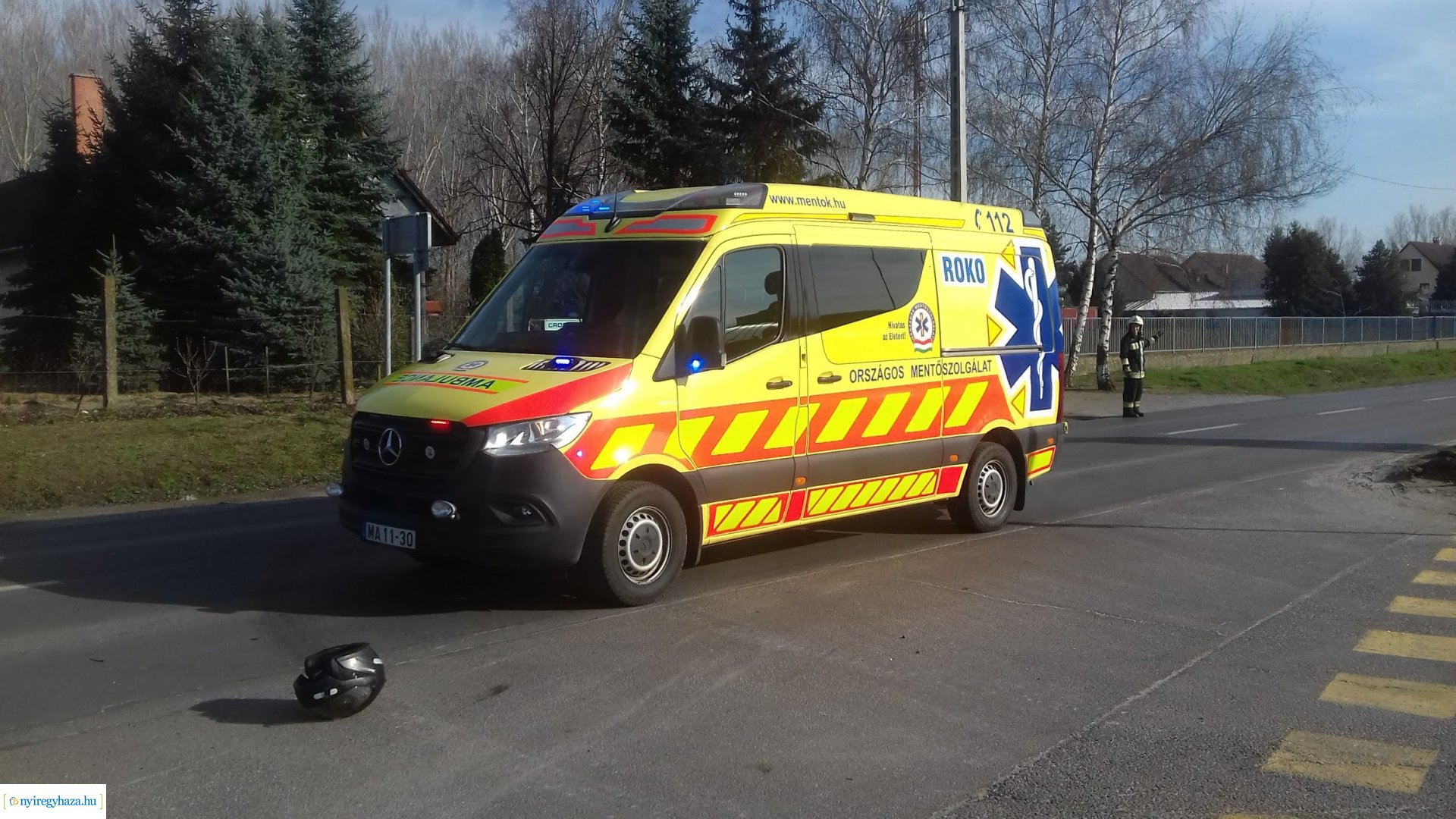Robogó és személyautó ütközött a Kemecsei úton