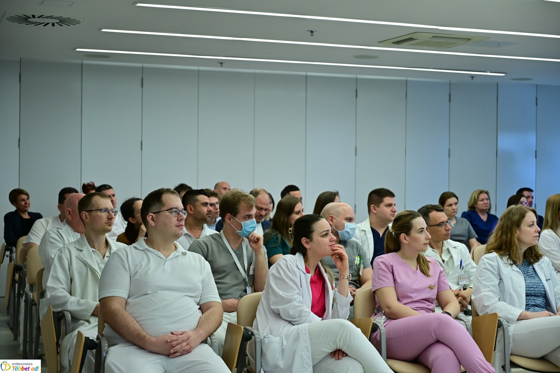 Robotsebészeti bemutató a Jósa András Kórházban 2025 márciusában