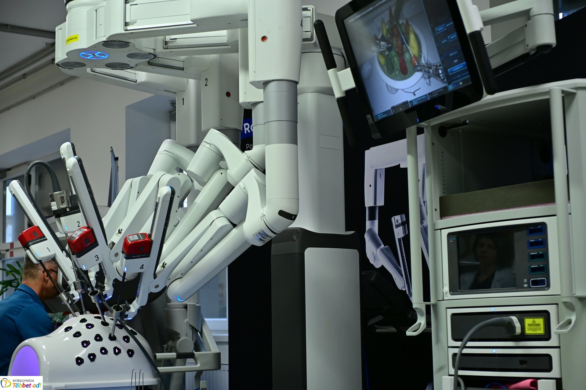 Robotsebészeti bemutató a Jósa András Kórházban 2025 márciusában