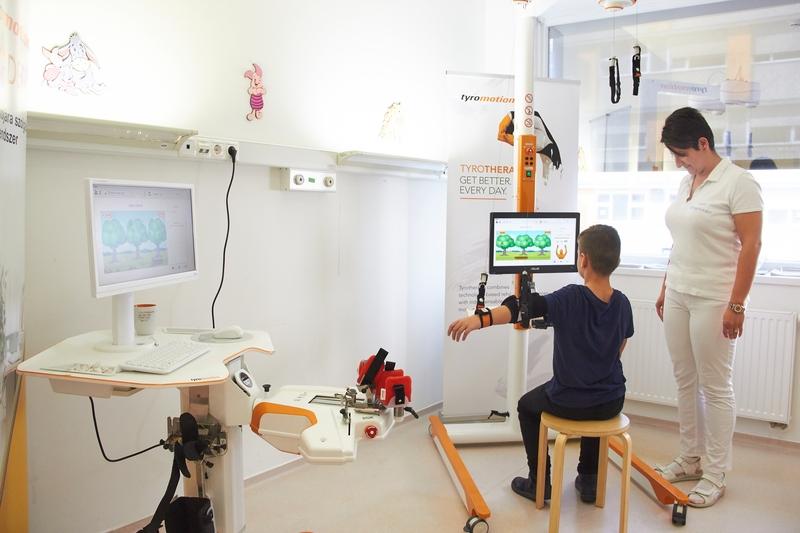 Robotterápia bemutató a kórházban
