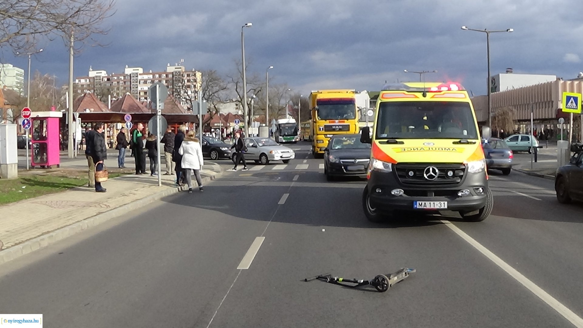 Rollerest gázoltak a Rákóczi utcán