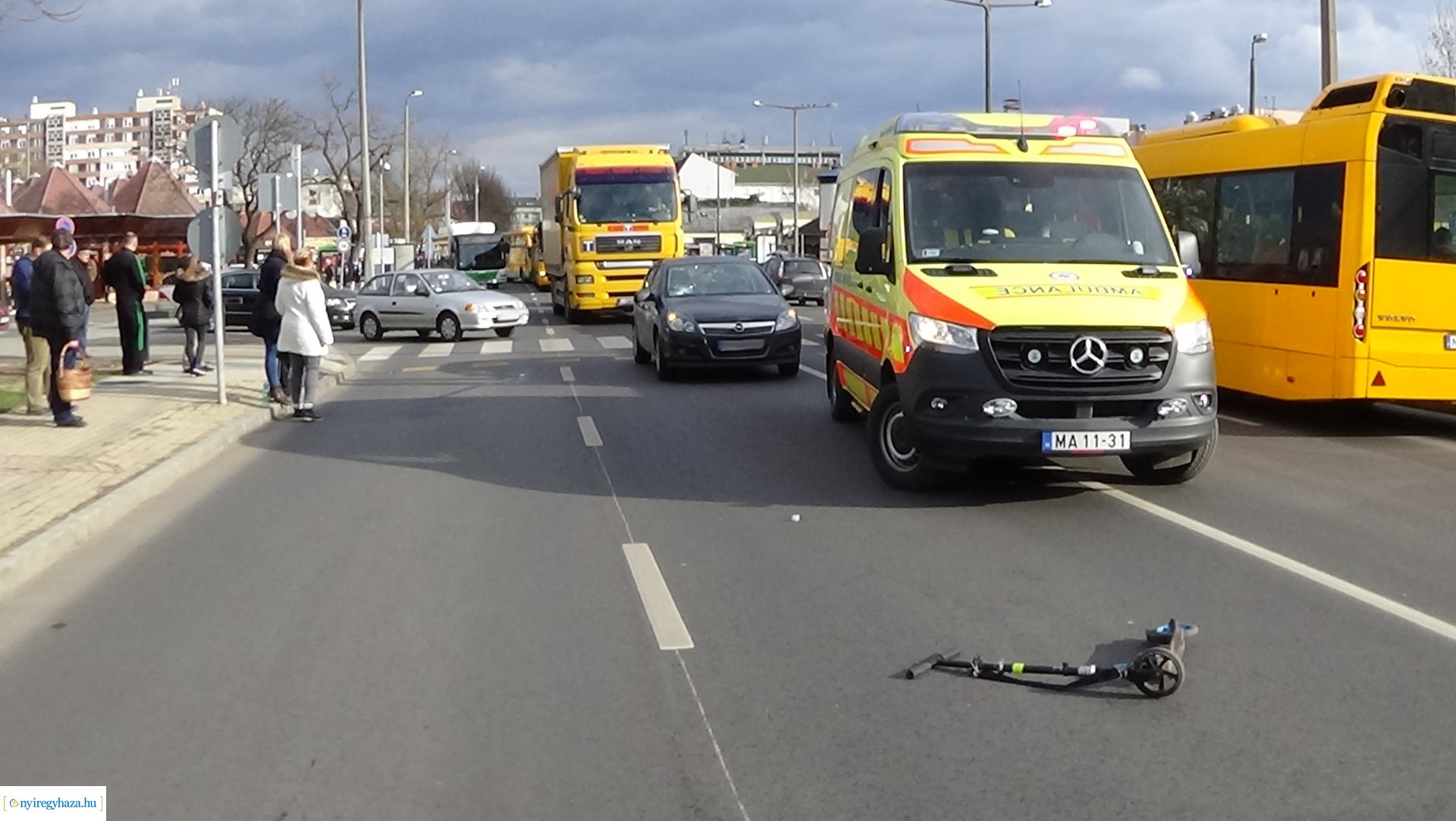 Rollerest gázoltak a Rákóczi utcán