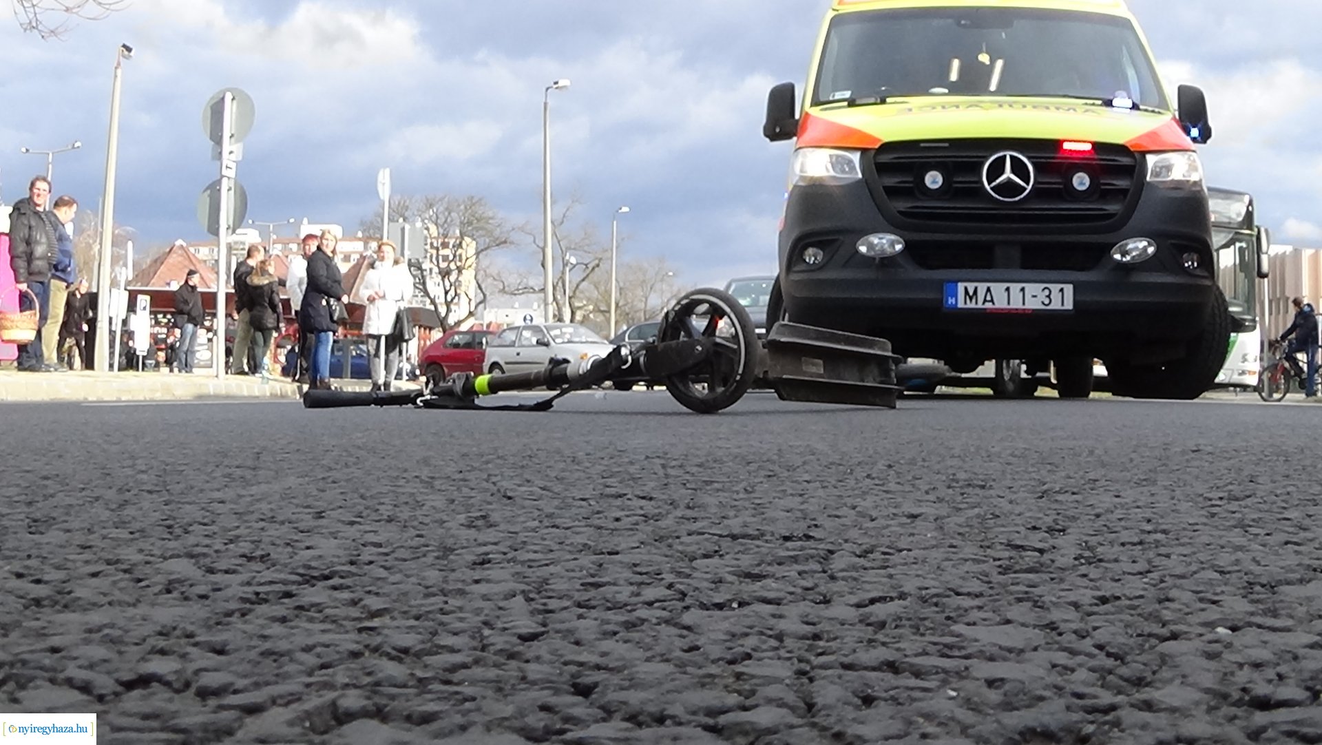 Rollerest gázoltak a Rákóczi utcán