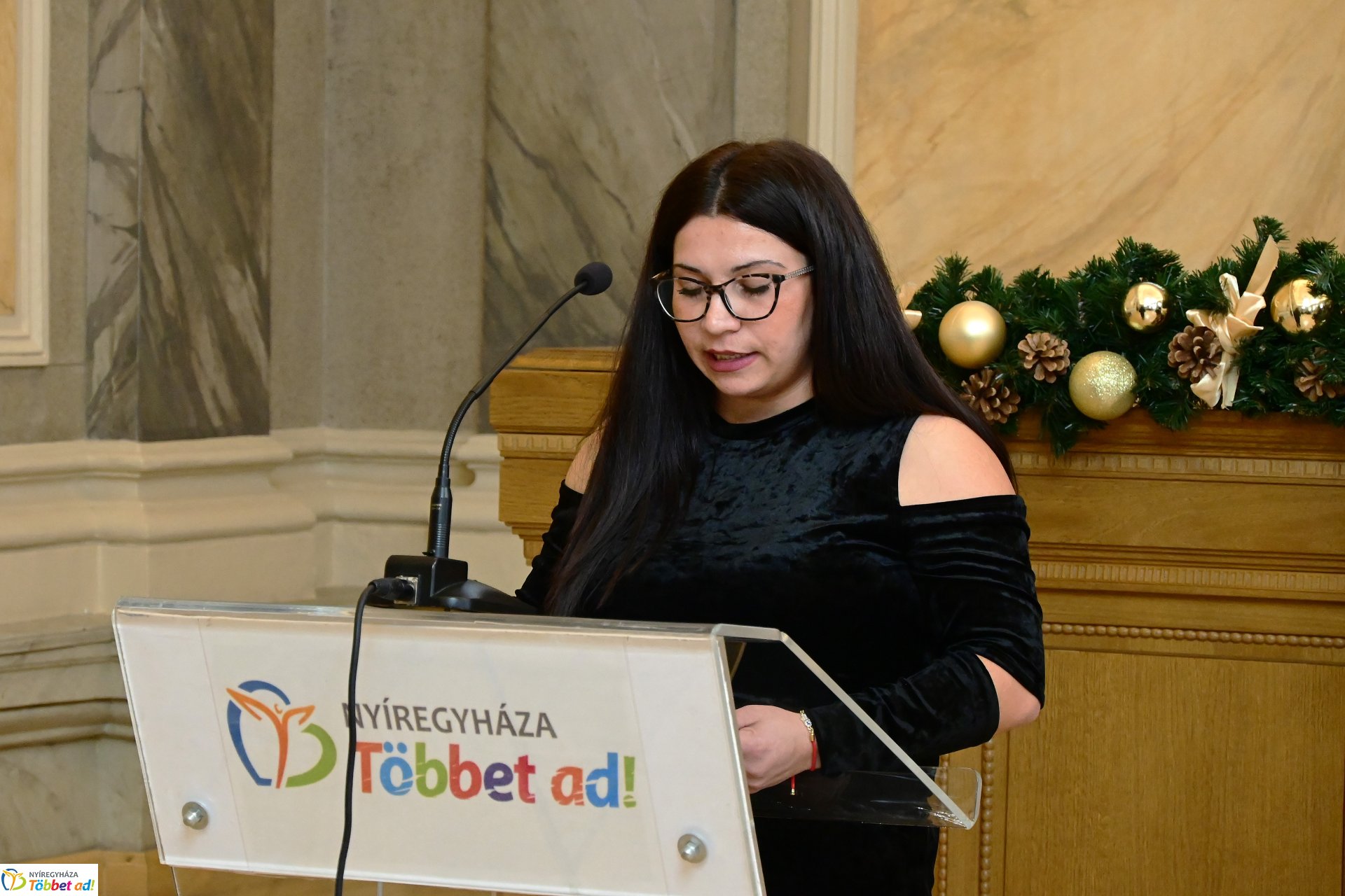 Roma díjátadó a Városházán